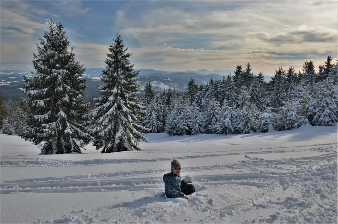 Co zabrać na wyjazd w góry z dzieckiem zimą, aby uniknąć problemów