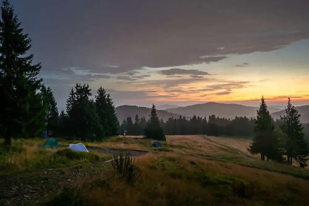 Jaki szlak na Turbacz? Odkryj najpiękniejsze trasy górskie