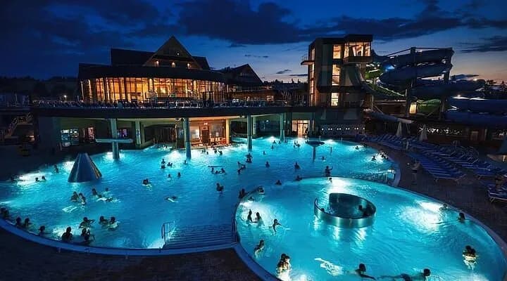 Ile ludzi odwiedza Termy Bania? Poznaj zaskakujące liczby i statystyki